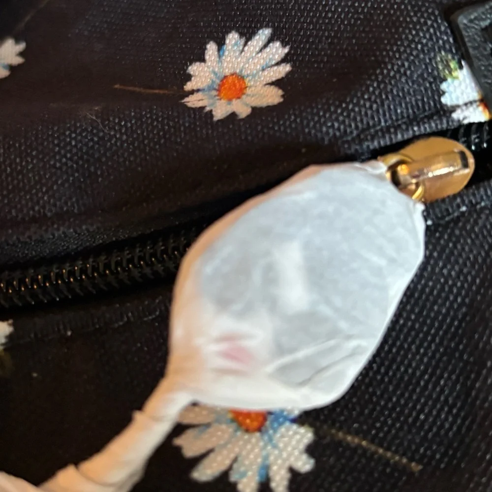 ALICE & OLIVIA Floral Black Duffel Bag, NWT - Picture 4 of 7